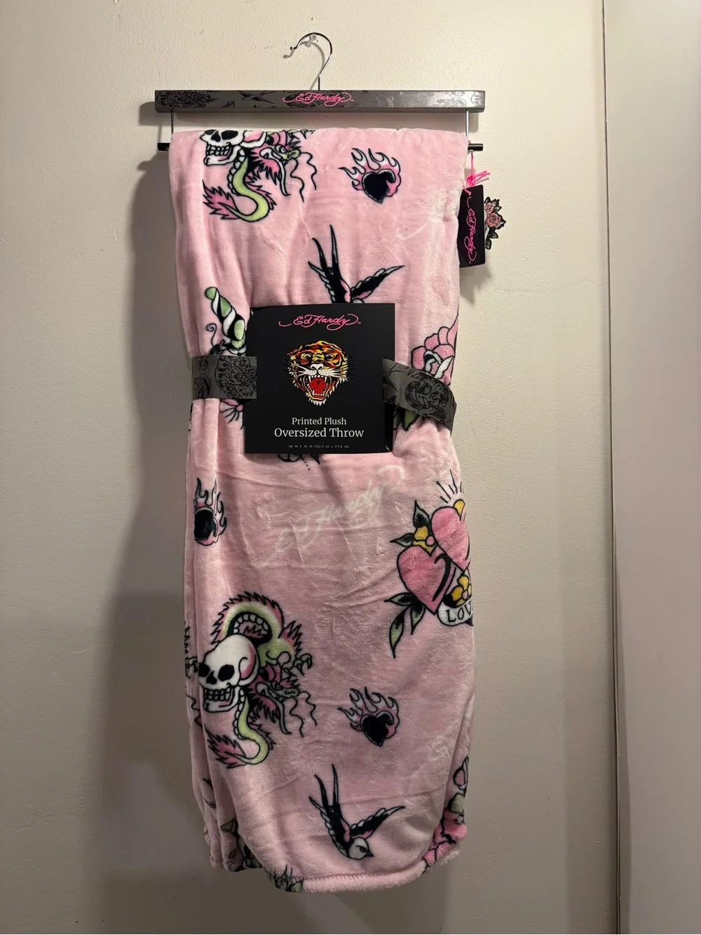 Ed Hardy Skulls & Dragons Tattoo Oversized Pink Throw Blanket NWT